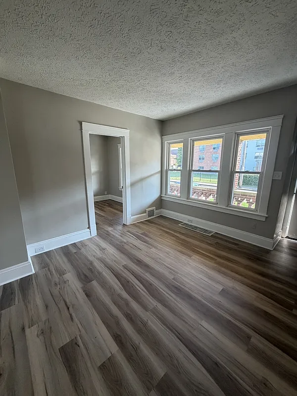 2 bed, 1.0 bath, 780 sqft, $1,250 — Photo 3