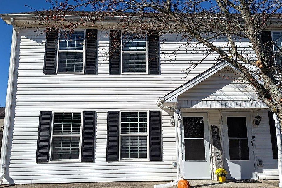 Welcome to updated townhouse with 2.5 bath, 2 large bedrooms with one being a suite with 2 closets