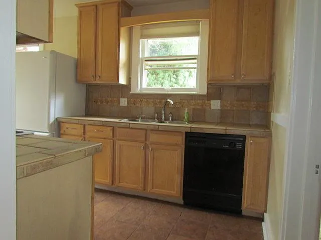 3428 N Newton St — Photo 11