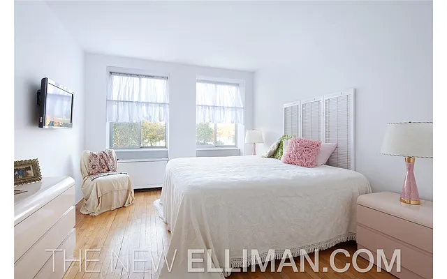 Sold by Douglas Elliman | media 21