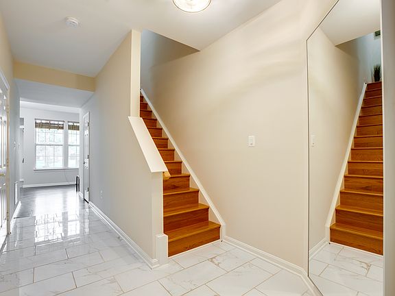 3rd image of 42182 Newbridge Sq
