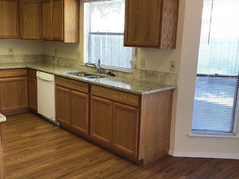 8300 Bradford Edward Cv #B — Photo 5