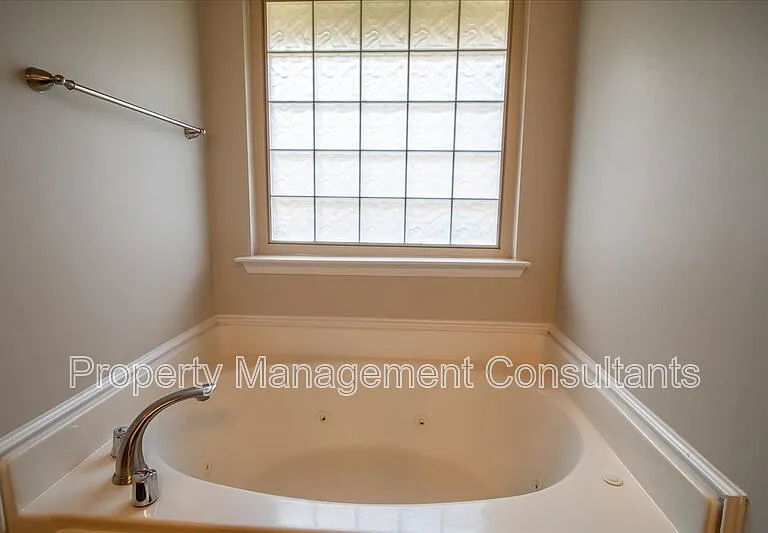 108 Oak Shade Dr — Photo 25