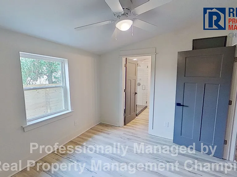 1109 Dock St — Photo 12