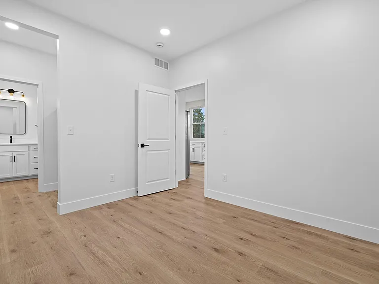 4401 8th Ave — Photo 13