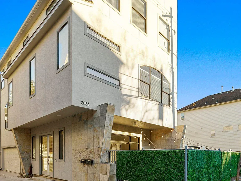 208 Detering St — Photo 17