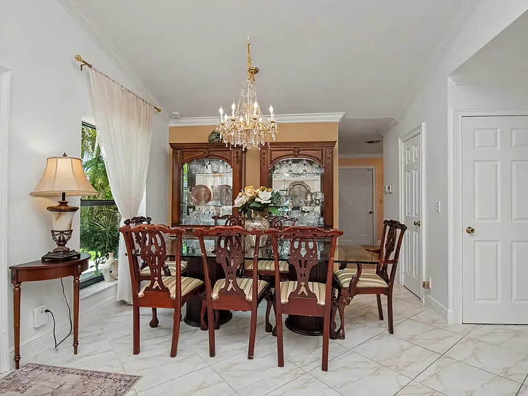 9708 Erica Ct — Photo 18