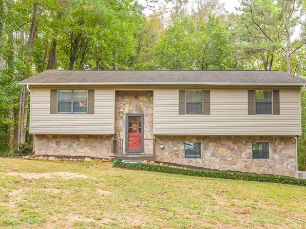 837 Mountain Leaf Dr, Tunnel Hill, GA 30755