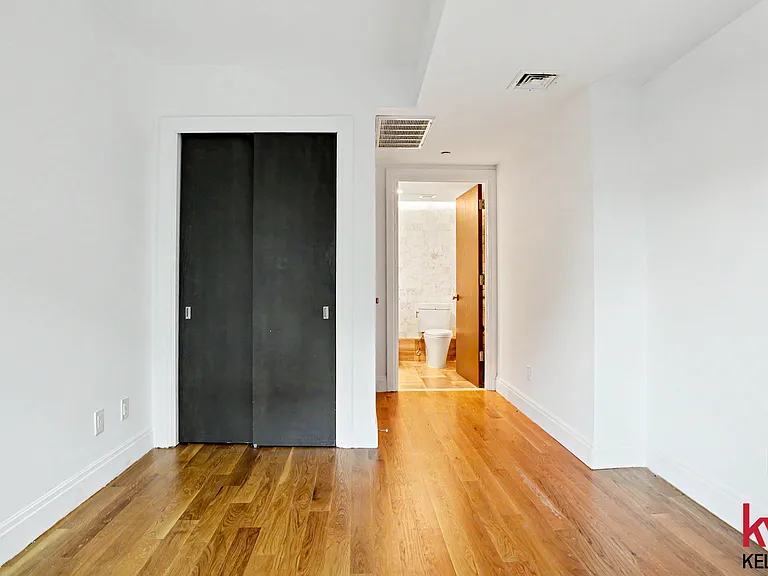 554 4th Ave #E3 — Photo 10