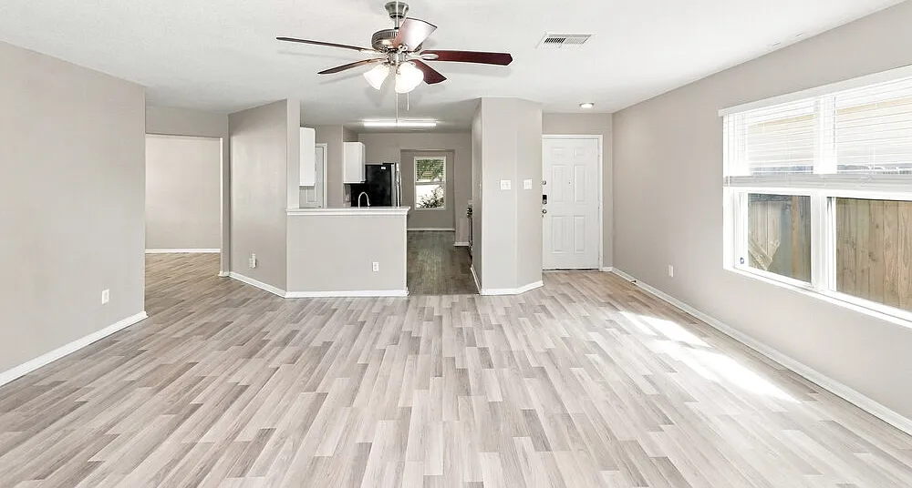 3 bed, 2.0 bath, 1761 sqft, $1,910 — Photo 4