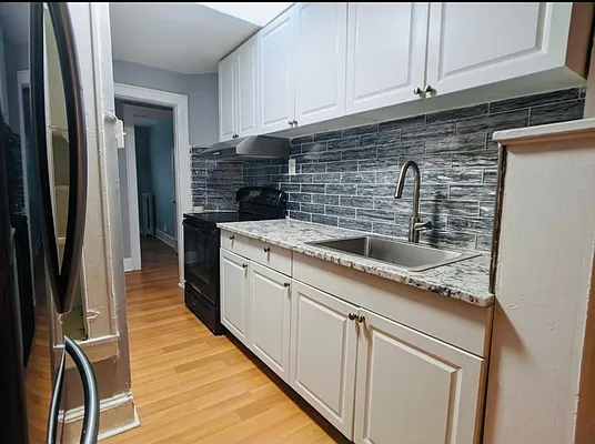 Rented by Halvatzis Realty | media 7