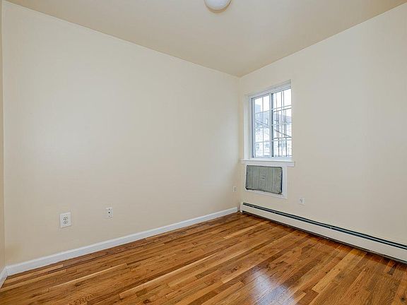 5th image of 670 E 234th St