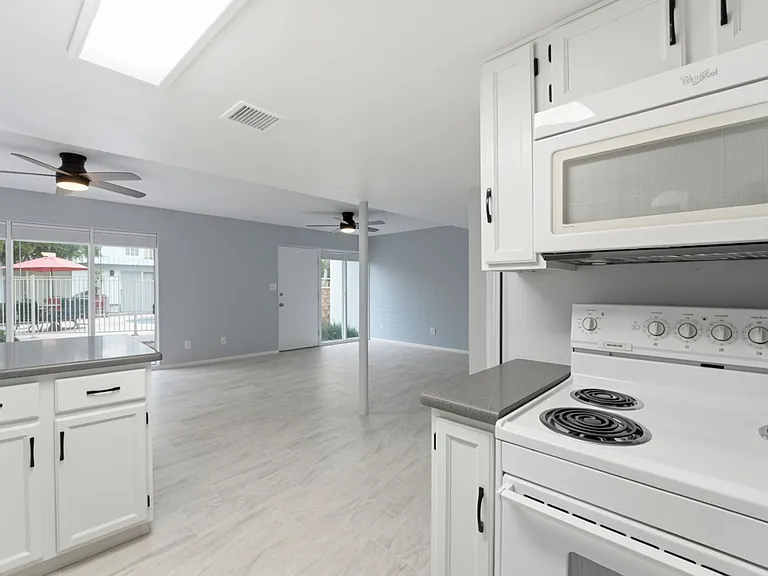 1734 W Tuckey Ln #16 — Photo 6