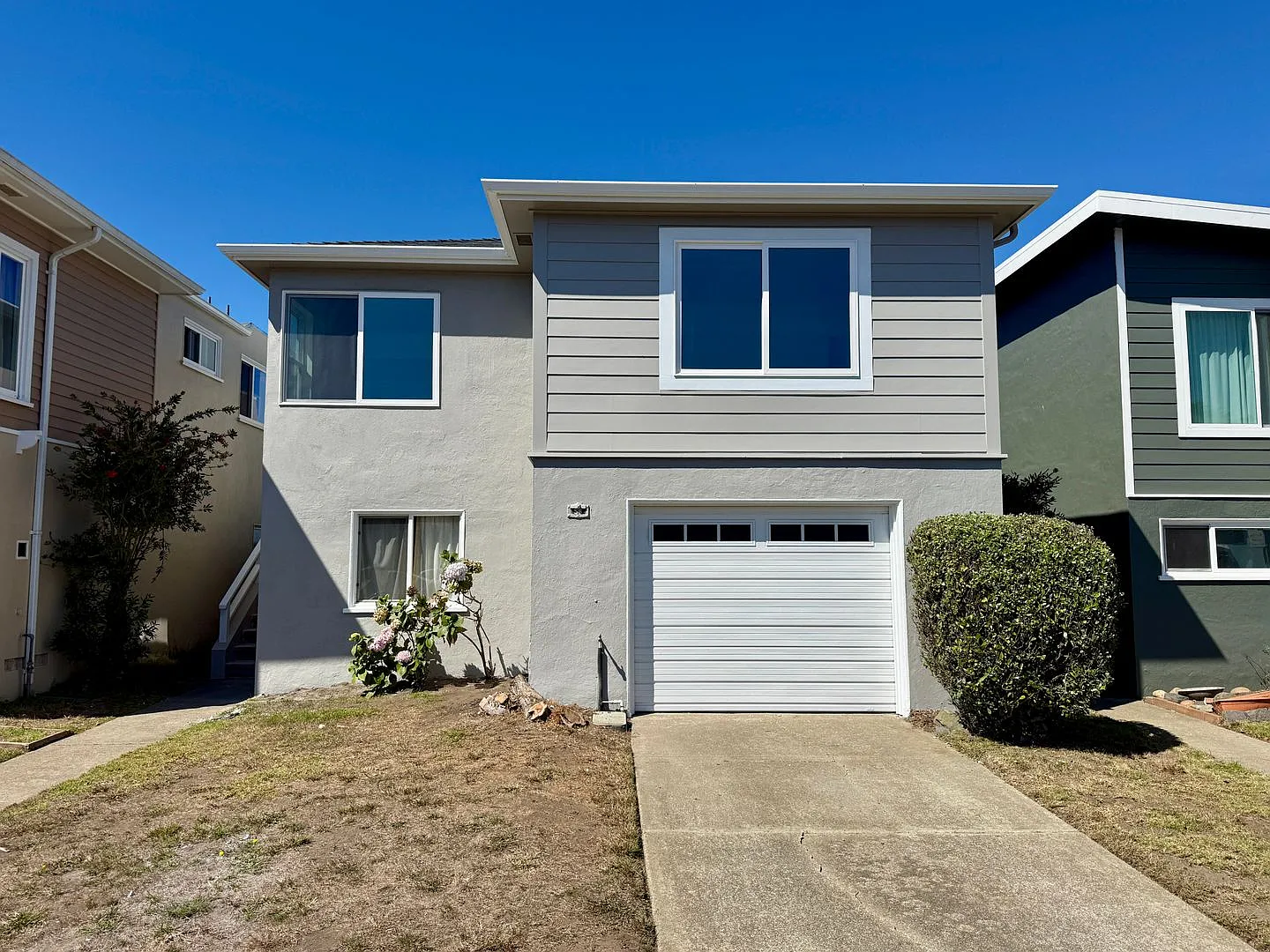 Spacious Single-Family Home in Westlake - Views & Huge Garage! — Photo 1