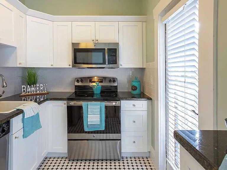 611 W De Leon St #D — Photo 6