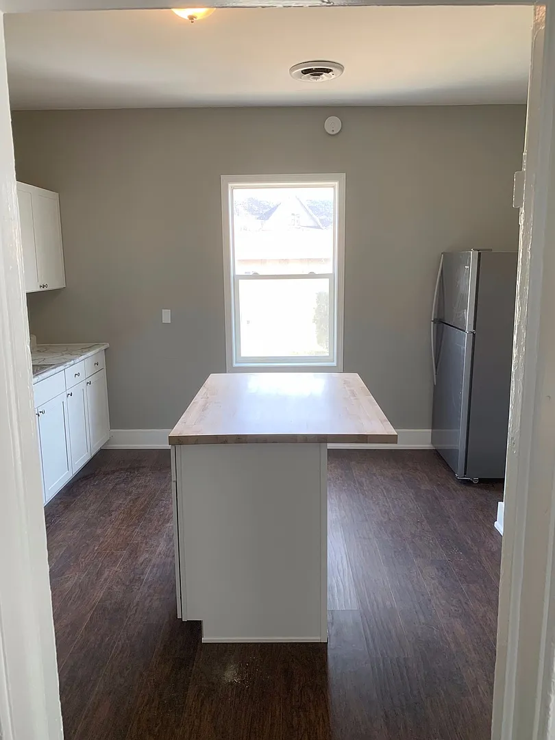 360 E. Walnut St. — Photo 4