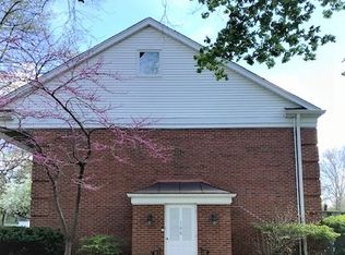 106 Chanticleer Ln, Hinsdale, IL 60521