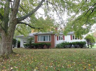 398 Ellis Ave, Hermitage, PA 16148