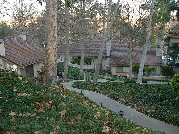 4th image of 102 N Rosehedge Ln