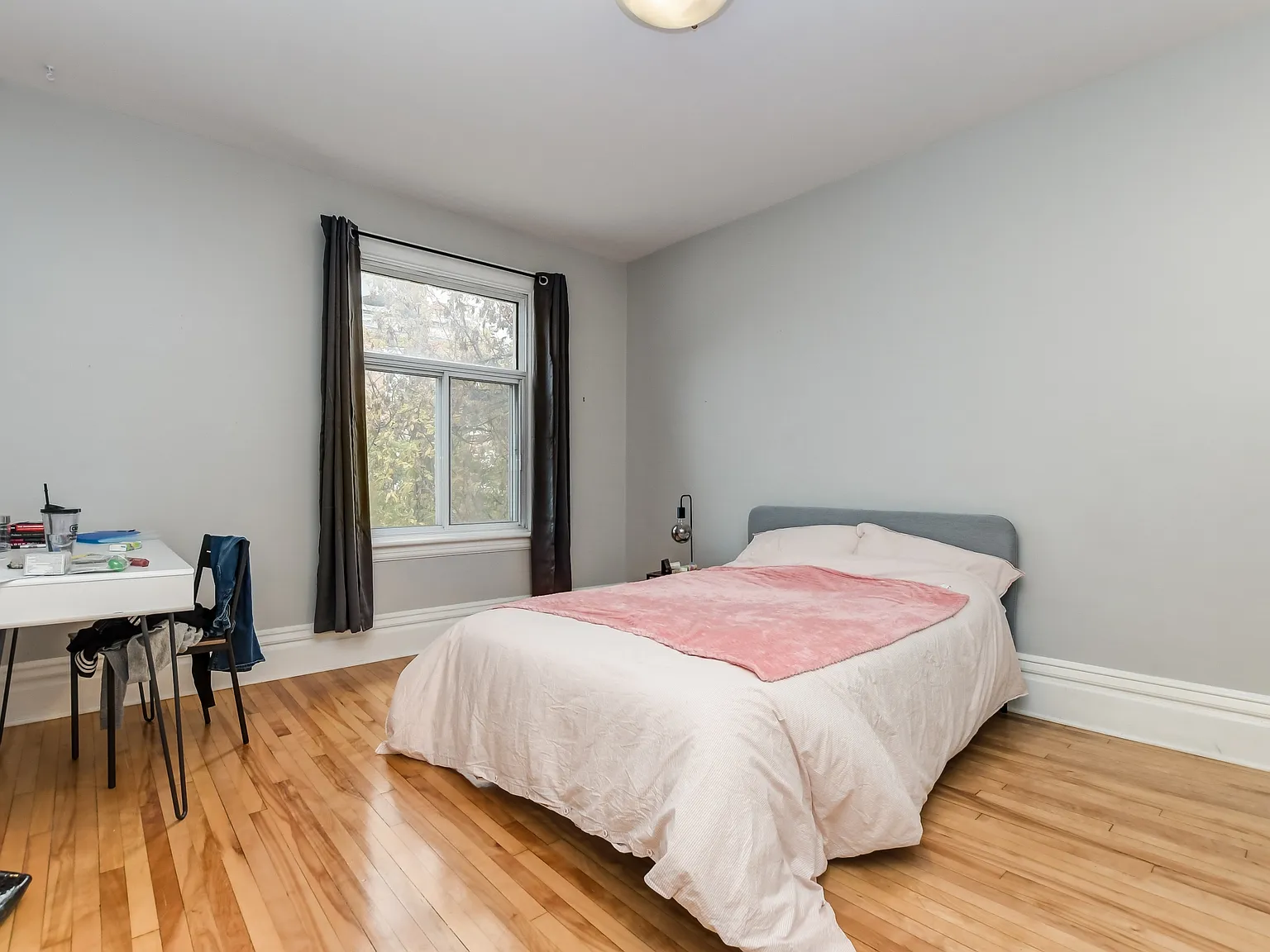 1074 Gladstone Avenue — Photo 2