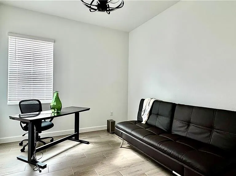 15048 Pinehurst Ln — Photo 4