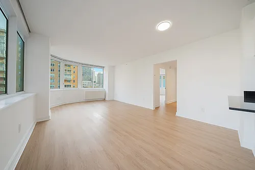 140 Riverside Blvd Photo 1
