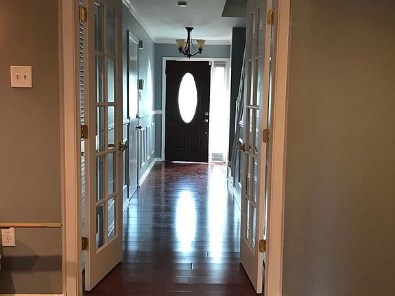 1st Level foyer hallway