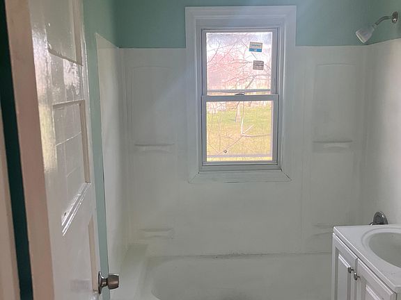 3rd image of 190 Brook St #1