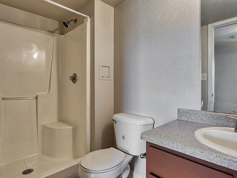 Autumn Brooke Apartments — Photo 33