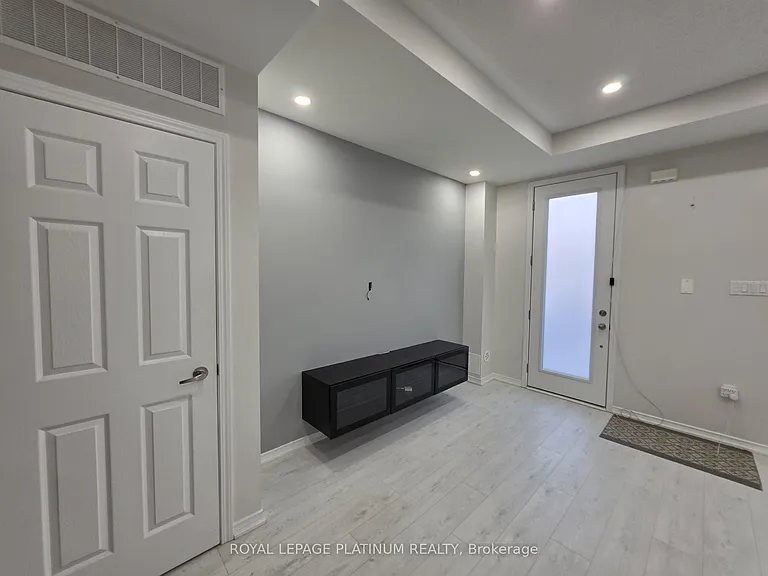 30 Woodstream Dr — Photo 4
