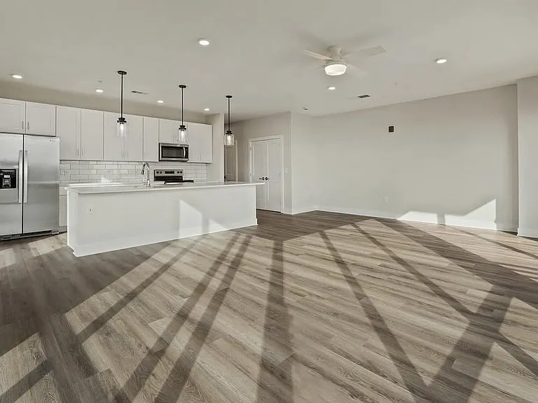327 W Summit Hill Dr #414 — Photo 20