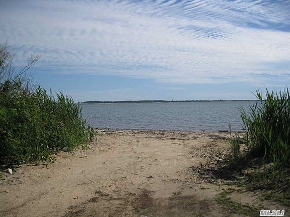 2nd image of 65 Gardiners Bay Dr