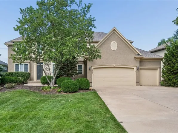 5427 W 164th Pl, Overland Park, KS 66085