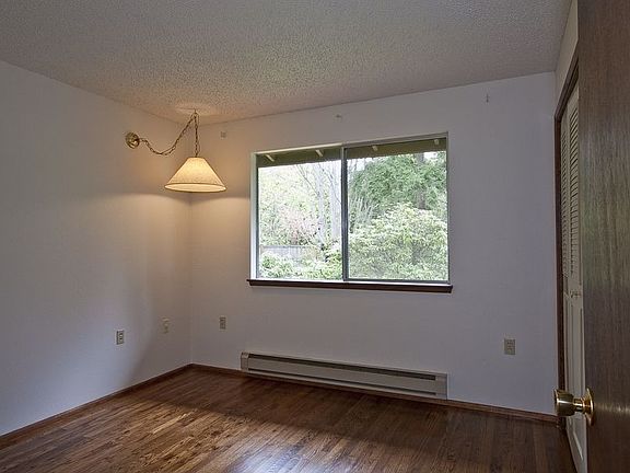 5th image of 1966 Willow Ave NE