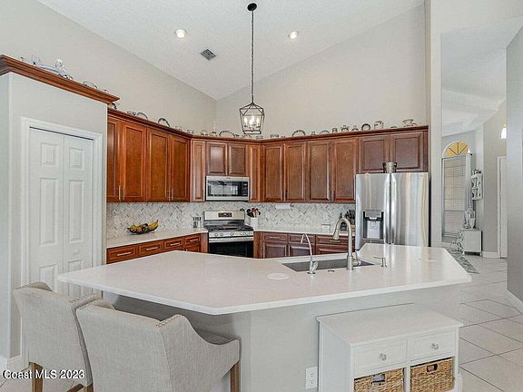 5th image of 958 Wildwood Dr