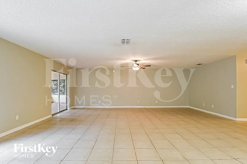 3 bed, 2.0 bath, 1873 sqft, $2,635 — Photo 3