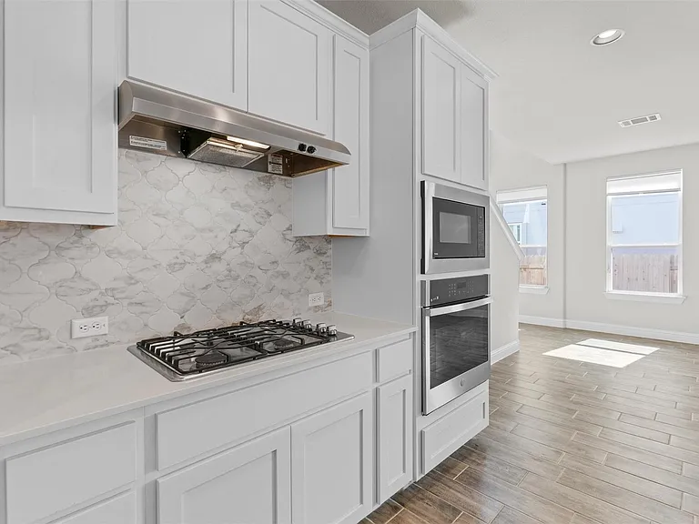 205 Riverhill Cv — Photo 12