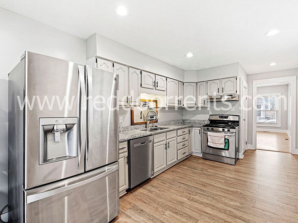 1st image of 834 N Oxford St