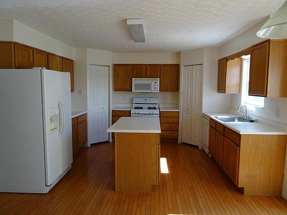 4th image of 3237 Bixwood Ct N