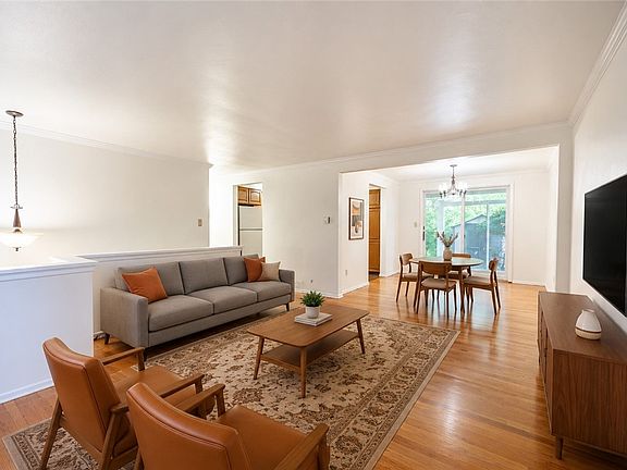 4th image of 344 Springwood Dr