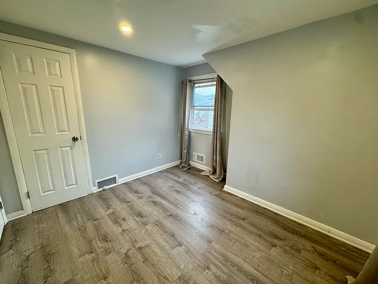 347 E 29th St #2 — Photo 11