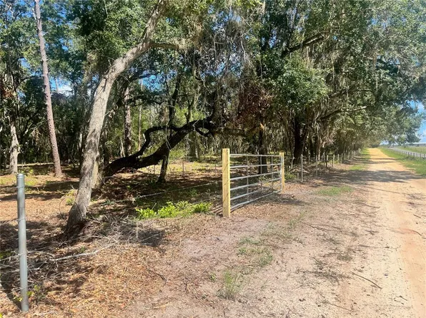 2 Sendcastle Dr, Groveland, FL 34736