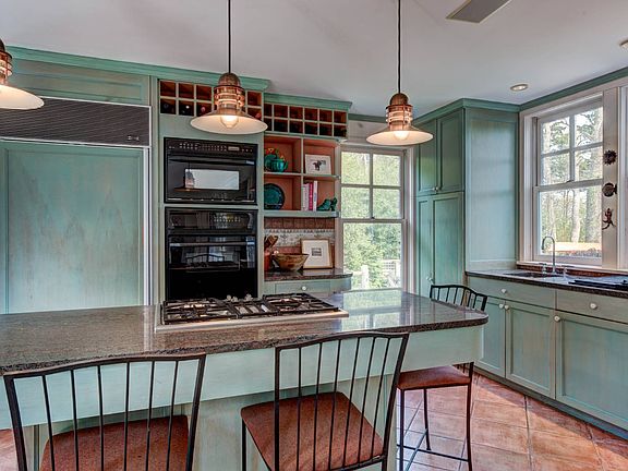 5th image of 69 Fresh Pond Rd