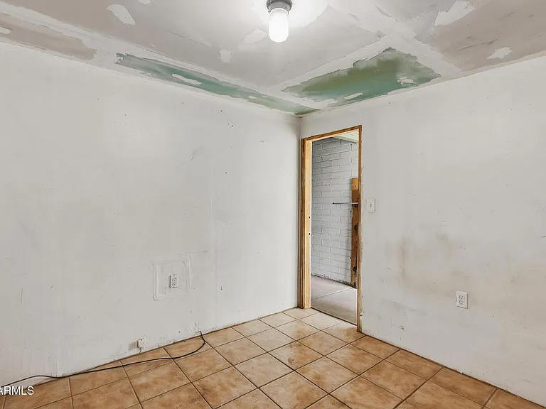 1620 W Roeser Rd — Photo 34