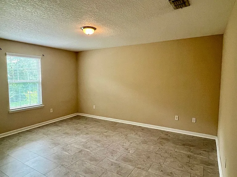 16057 Bainebridge Dr — Photo 20