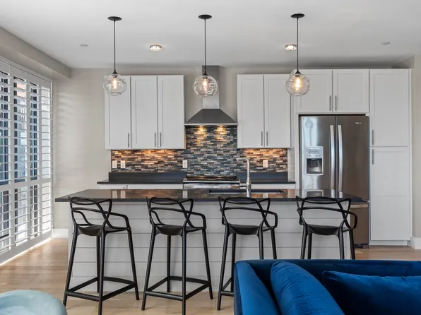 383 Commercial Street #204, Portland, ME 04101