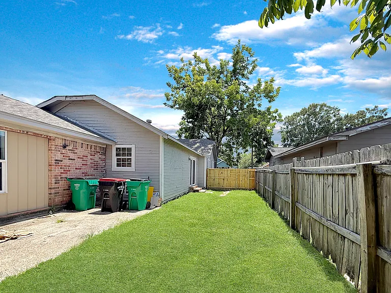 304 Stimpson St — Photo 16
