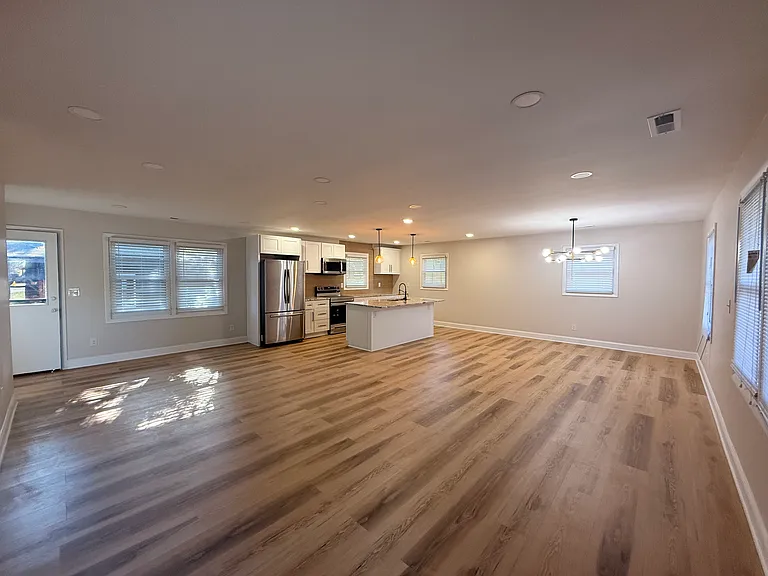 605 Lake Dr — Photo 11