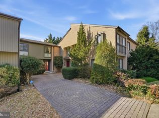 3152 Eakin Park Ct, Fairfax, VA 22031