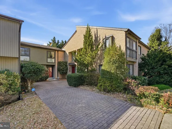 3152 Eakin Park Ct, Fairfax, VA 22031